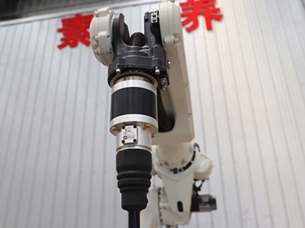 机器人焊接设备具备传感器技术优势