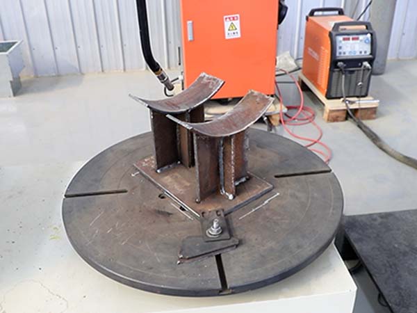 工装夹具对工业焊接机器人的作用