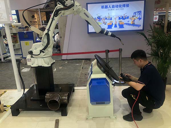 U型机器人变位机工作站